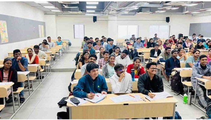 UP News: IAS-PCS की निशुल्क कोचिंग के लिए युवाओं में बढ़ा उत्साह