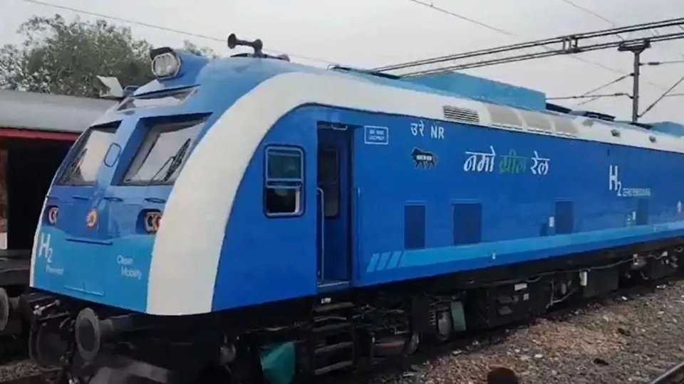 120 KM प्रति घंटे की रफ्तार से दौड़ी भारत की पहली Hydrogen Train, हाई-स्पीड ट्रायल सफल