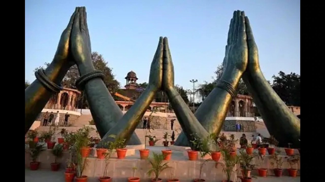 Varanasi: नमो घाट पर बड़ा हादसा, गंगा में संतुलन बिगड़ने से दो छात्रों की मौत