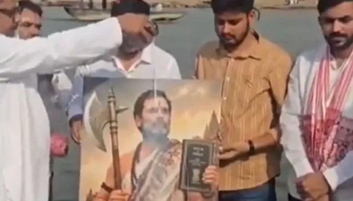 UP: 'सनातन का अपमान, कांग्रेस की पहचान'... राहुल गांधी के परशुराम वाले फोटो पर सियासत