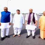 लखनऊ में नितिन गडकरी बोले- मेरी जेब में 15 लाख करोड़, खर्च नहीं कर पा रहा