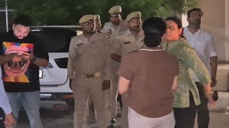 लखनऊ में इंटरनेशनल कॉल सेंटर पर छापा, ओमैक्स अपार्टमेंट से आठ लोग हिरासत में