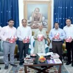 राज्यपाल आनंदीबेन पटेल ने किया "साथी हाथ बढ़ाना" पुस्तक का विमोचन