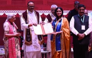 ABVMU के दीक्षांत समारोह में SRMS मेडिकल की छात्रा डॉ. निष्ठा भारद्वाज को मिला गोल्‍ड मेडल
