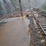 मुंबई में रेल की पटरी पर लैंडस्लाइड, 20 ट्रेन कैंसिल; छत्तीसगढ़ में दो बच्चे डूबे