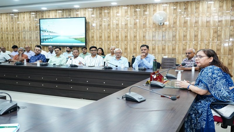 छात्र सुविधाएं, गुणवत्तापूर्ण शिक्षण एवं नैक की तैयारियों को सर्वोच्च प्राथमिकता दें: कुलपति प्रो. पूनम टंडन