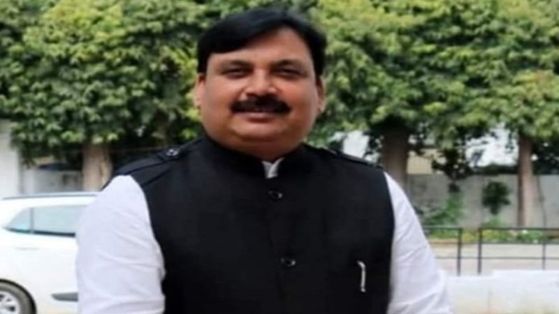 चुनाव से पहले कांग्रेस में 'भगदड़' के संकेत? 35 साल पुराने नेता ने छोड़ा पार्टी का साथ