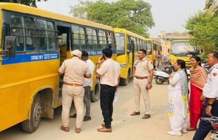 लखनऊ में नोटिस के बाद भी 493 स्कूली वाहनों की फिटनेस अधूरी, अब होगी कार्रवाई