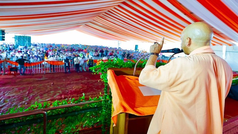 पौधरोपण महाभियान धरती माता के प्रति कृतज्ञता ज्ञापित करने का महायज्ञ: सीएम योगी