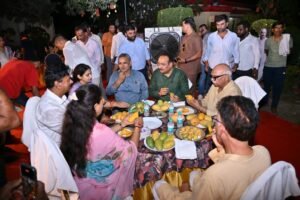 Lucknow: ‘आम की दावत’ और ‘आम के अस्पताल’ से किसानों को मिली नई सौगात