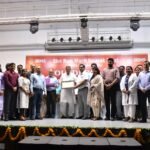 SRMS Bareilly: फाउंडर्स डे पर एडमिनिस्ट्रेशन, सपोर्टिंग स्टाफ, शिक्षक व डाक्टर सम्मानित