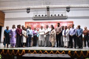 SRMS Bareilly: फाउंडर्स डे पर एडमिनिस्ट्रेशन, सपोर्टिंग स्टाफ, शिक्षक व डाक्टर सम्मानित