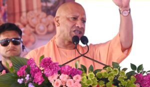 CM Yogi का बड़ा बयान, कहा- सपा-कांग्रेस से सावधान और सतर्क रहेंगे तो सुरक्षित रहेंगे