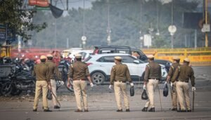 New Delhi: लाल किले को बम से उड़ाने की धमकी, मुंबई तक मचा हड़कंप