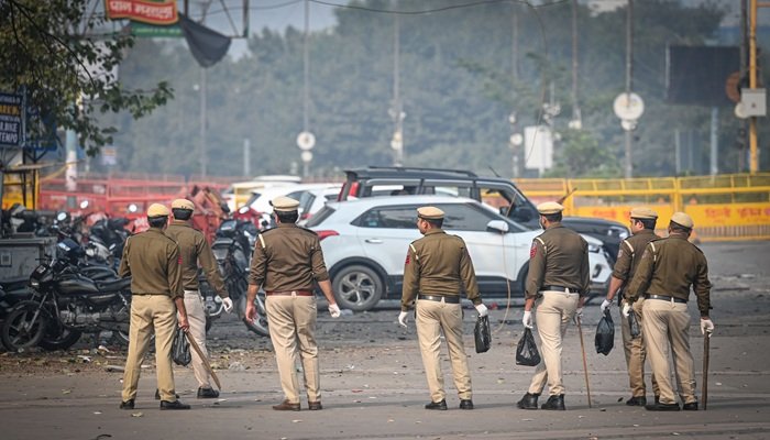 New Delhi: लाल किले को बम से उड़ाने की धमकी, मुंबई तक मचा हड़कंप