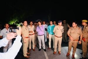 Etah News: रोडवेज बस में धक्का लगा रहे यात्रियों को कंटेनर ने मारी टक्कर, चार की मौत